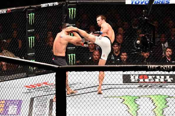 Fotos da batalha entre Luke Rockhold e Chris Weidman