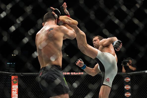 Fotos da batalha entre Luke Rockhold e Chris Weidman