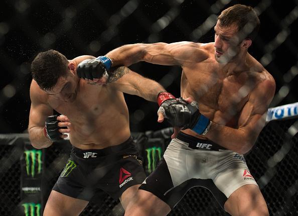 Fotos da batalha entre Luke Rockhold e Chris Weidman