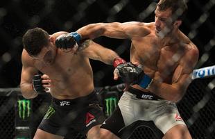 Fotos da batalha entre Luke Rockhold e Chris Weidman