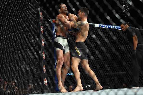 Fotos da batalha entre Luke Rockhold e Chris Weidman