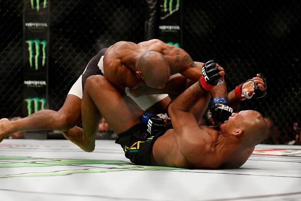 Imagens da polmica derrota de Ronaldo Jacar no UFC 194
