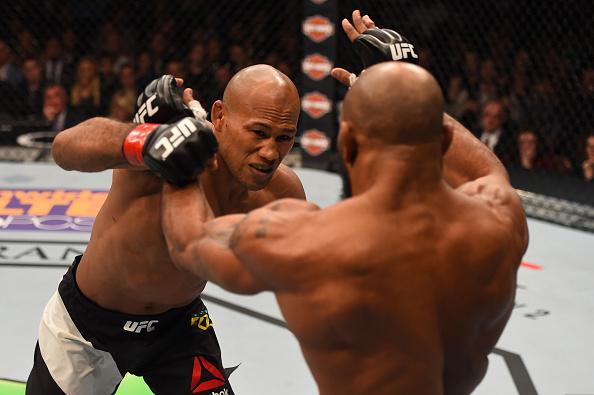 Imagens da polmica derrota de Ronaldo Jacar no UFC 194