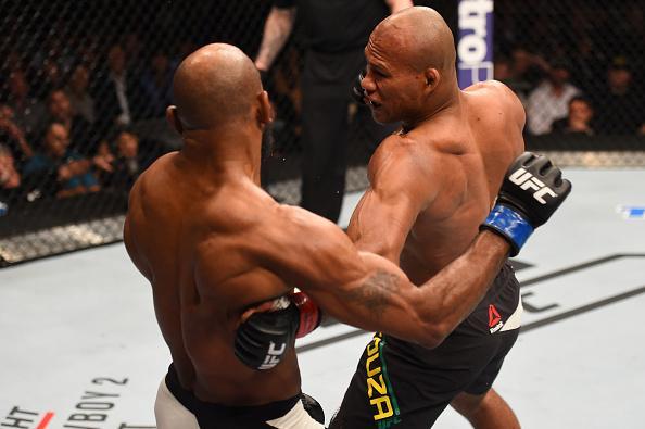 Imagens da polmica derrota de Ronaldo Jacar no UFC 194
