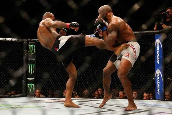 Imagens da polmica derrota de Ronaldo Jacar no UFC 194