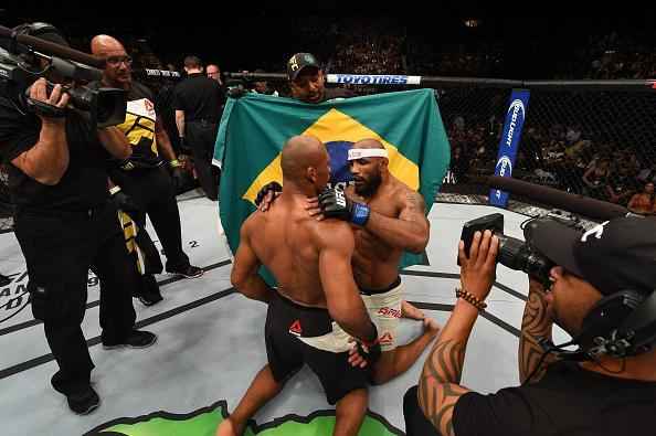 Imagens da polmica derrota de Ronaldo Jacar no UFC 194