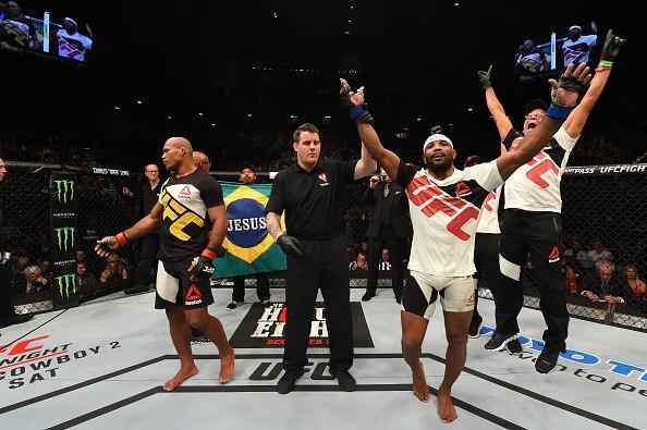Imagens da polmica derrota de Ronaldo Jacar no UFC 194