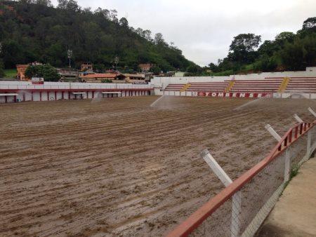 Estdio Antnio Guimares de Almeida, o 'Almeido', recebendo um novo gramado 