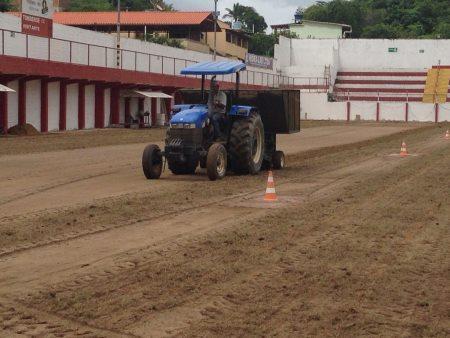 Estdio Antnio Guimares de Almeida, o 'Almeido', recebendo um novo gramado 