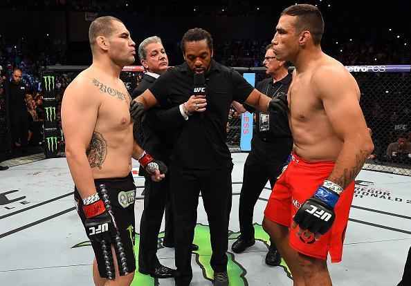 06/02/2016 - UFC 196 - Finalizado por Fabrcio Werdum com uma guilhotina no UFC 188, em 13/06/2015, Cain Velasquez ganhou a chance da revanche imediata pelo cinturo dos pesados