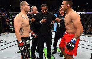 06/02/2016 - UFC 196 - Finalizado por Fabrcio Werdum com uma guilhotina no UFC 188, em 13/06/2015, Cain Velasquez ganhou a chance da revanche imediata pelo cinturo dos pesados