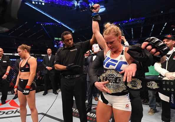 Sem data definida - No UFC 193, em 14/11/2015, Holly Holm imps a primeira derrota da carreira de Ronda Rousey com um nocaute no segundo round e conquistou o cinturo dos galos. A revanche imediata acontecer assim que a ex-campe se recuperar