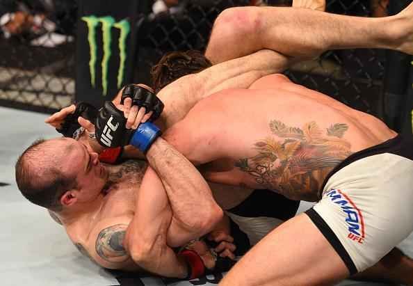 Tamdan McCrory venceu Josh Samman por finalizao no terceiro round