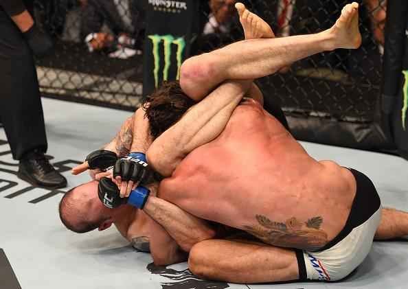 Tamdan McCrory venceu Josh Samman por finalizao no terceiro round