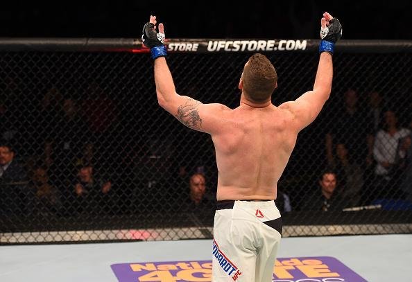 Nate Marquardt venceu CB Dollaway por nocaute a 28seg do segundo round
