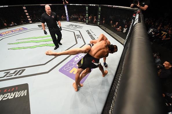 Charles do Bronx venceu Myles Jury por finalizao a 3min05seg do primeiro round