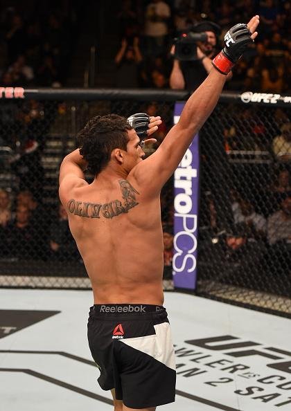 Charles do Bronx venceu Myles Jury por finalizao a 3min05seg do primeiro round