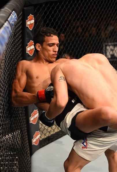 Charles do Bronx venceu Myles Jury por finalizao a 3min05seg do primeiro round