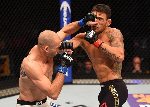 Na luta principal do UFC em Orlando, Rafael dos Anjos detonou Donald Cerrone e manteve cinturo dos leves, com nocaute em apenas 1min06seg