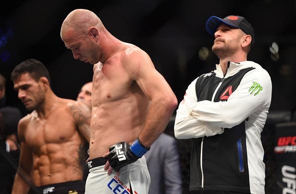 Na luta principal do UFC em Orlando, Rafael dos Anjos detonou Donald Cerrone e manteve cinturo dos leves, com nocaute em apenas 1min06seg