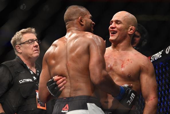 Na luta coprincipal do UFC em Orlando, Junior Cigano decepcionou e foi derrotado por Alisatair Overeem, sofrendo nocaute no segundo round 