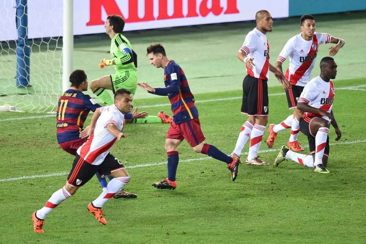 Barcelona vence o River Plate e conquista o tricampeonato mundial de clubes no Japo