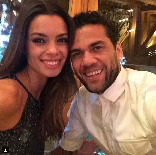 Daniel Alves, com a esposa -'Noche buena con amor #merrychristmas'