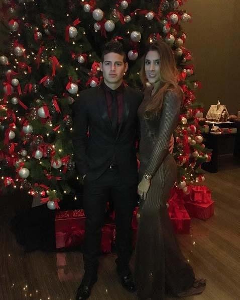 James Rodriguez, do Real Madrid - Merry Christmas to all.  Feliz Navidad, A disfrutar en familia que es lo ms importante. Merry Christmas to all, lovely time to share with family 