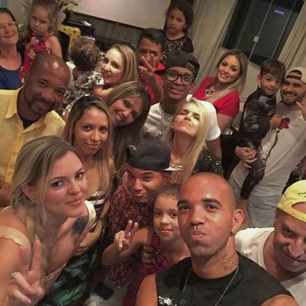 Diego Tardelli, ex-Atltico: Minha FAMLIA deseja a todos um feliz NATAL!!