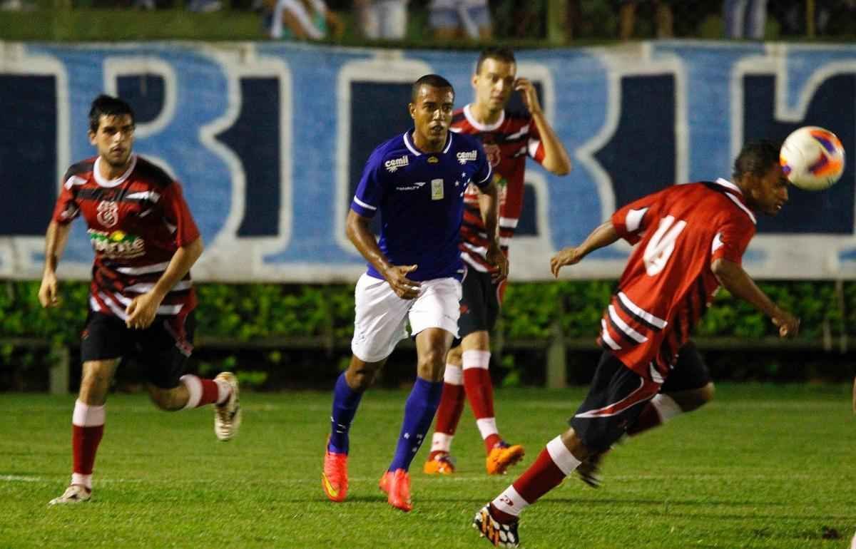 Breno Lopes esteve em campo em dois jogos, ambos amistosos. Sem participar de compromissos oficiais pelo Cruzeiro em 2015, o lateral-esquerdo foi cedido ao Fluminense