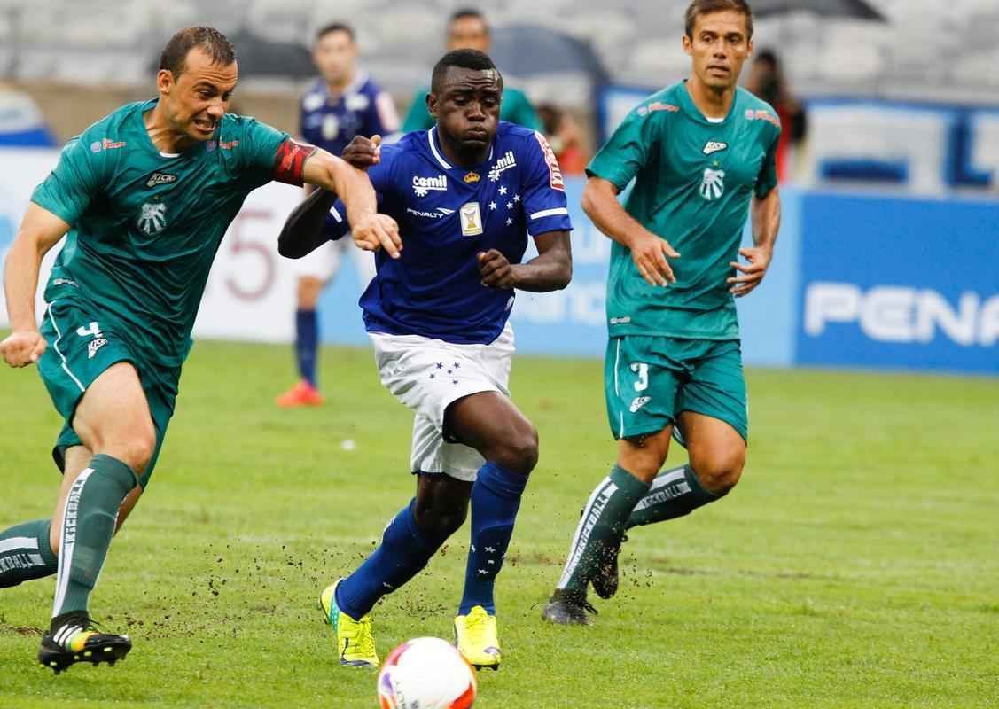 O camarons Joel defendeu o Cruzeiro em 26 jogos na temporada 2015 e marcou dois gols