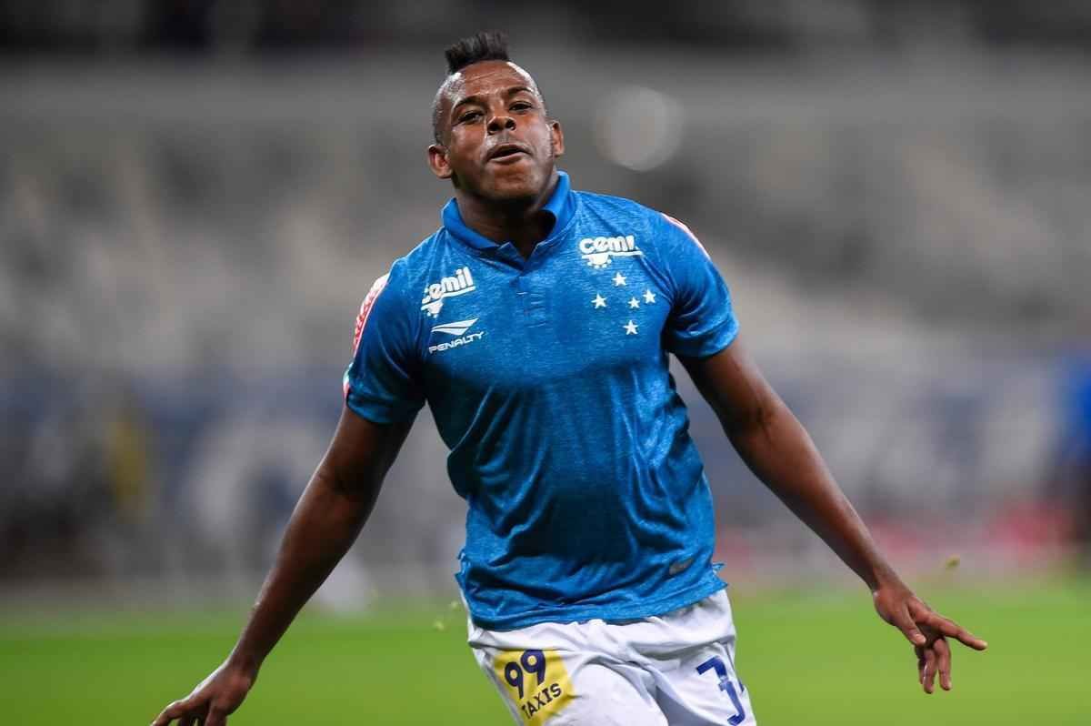 Depois de chegar ao Cruzeiro no fim da temporada passada, para defender as categorias de base, Marcos Vincius foi promovido ao elenco profissional em 2015, disputou 23 jogos e marcou trs gols, alm de ter dado uma assistncia