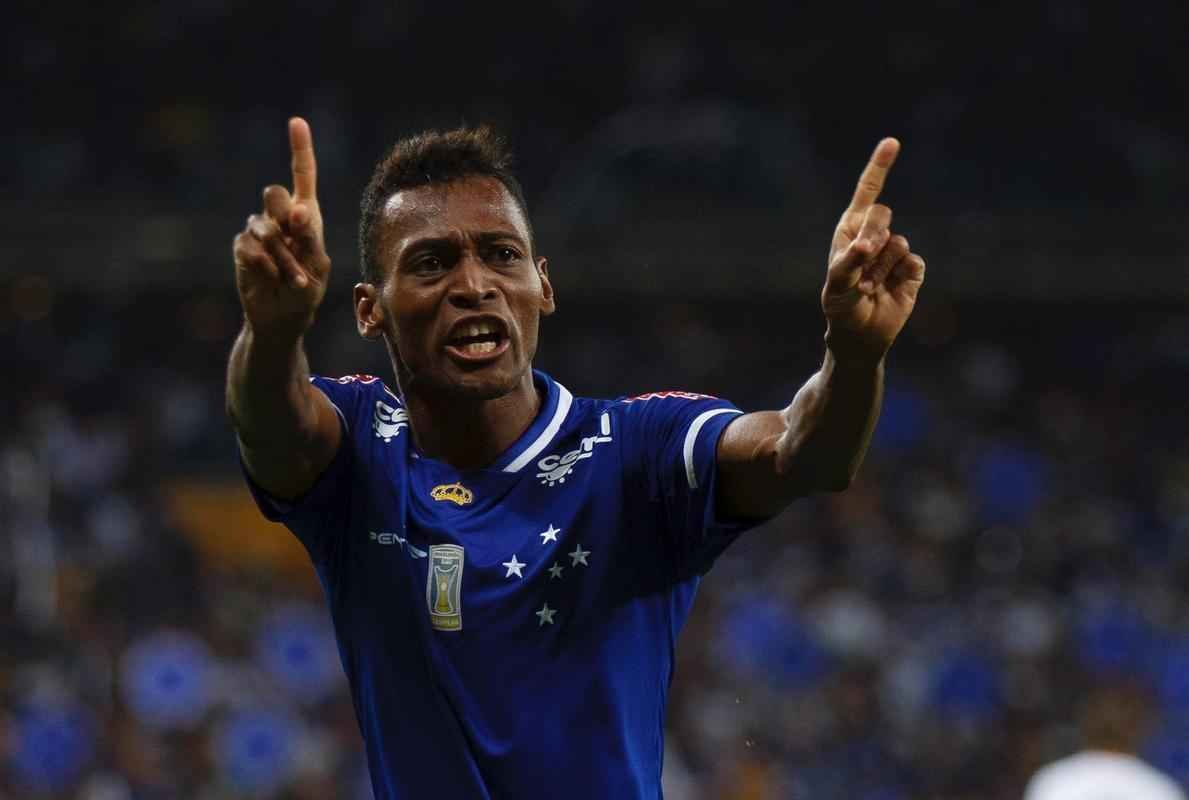 O meia-atacante Marquinhos marcou seis gols e deu nove assistncias em 42 partidas