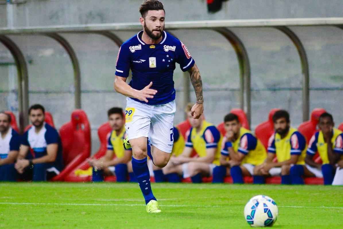 Reforo do Cruzeiro em 2015, Mena deu duas assistncias em 26 jogos. O chileno no marcou gols