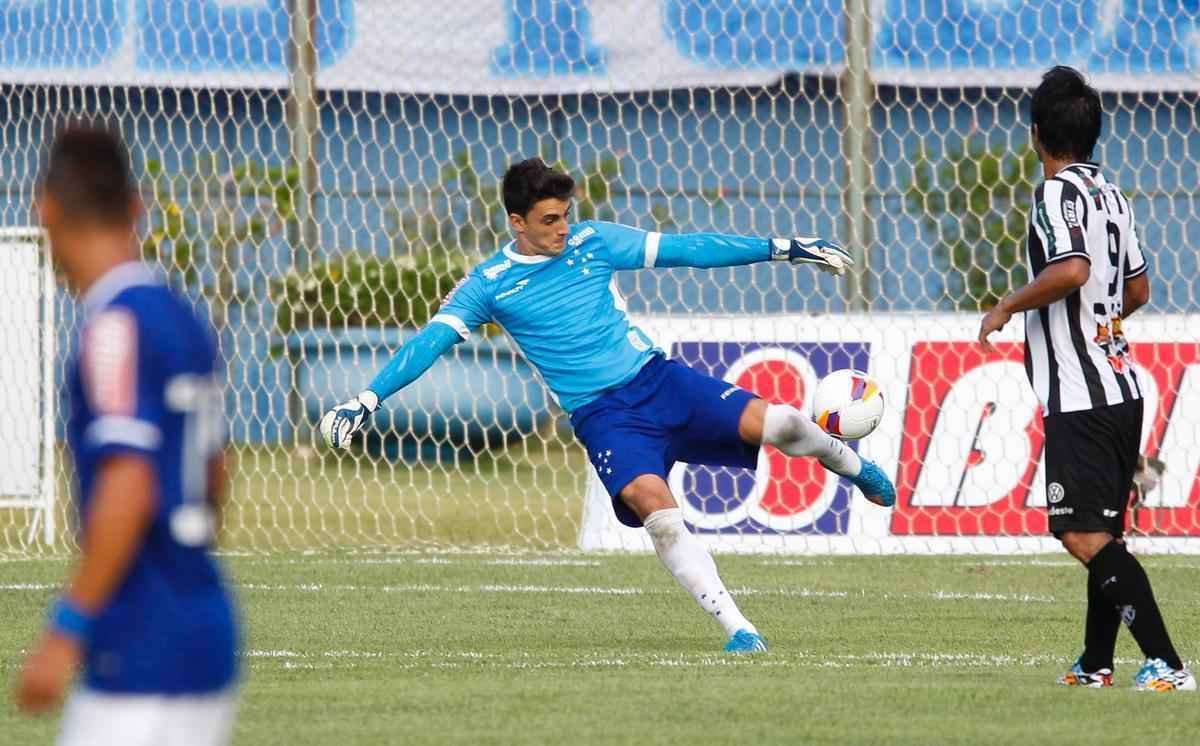 Reserva de Fbio, Rafael disputou cinco partidas em 2015 e sofreu trs gols