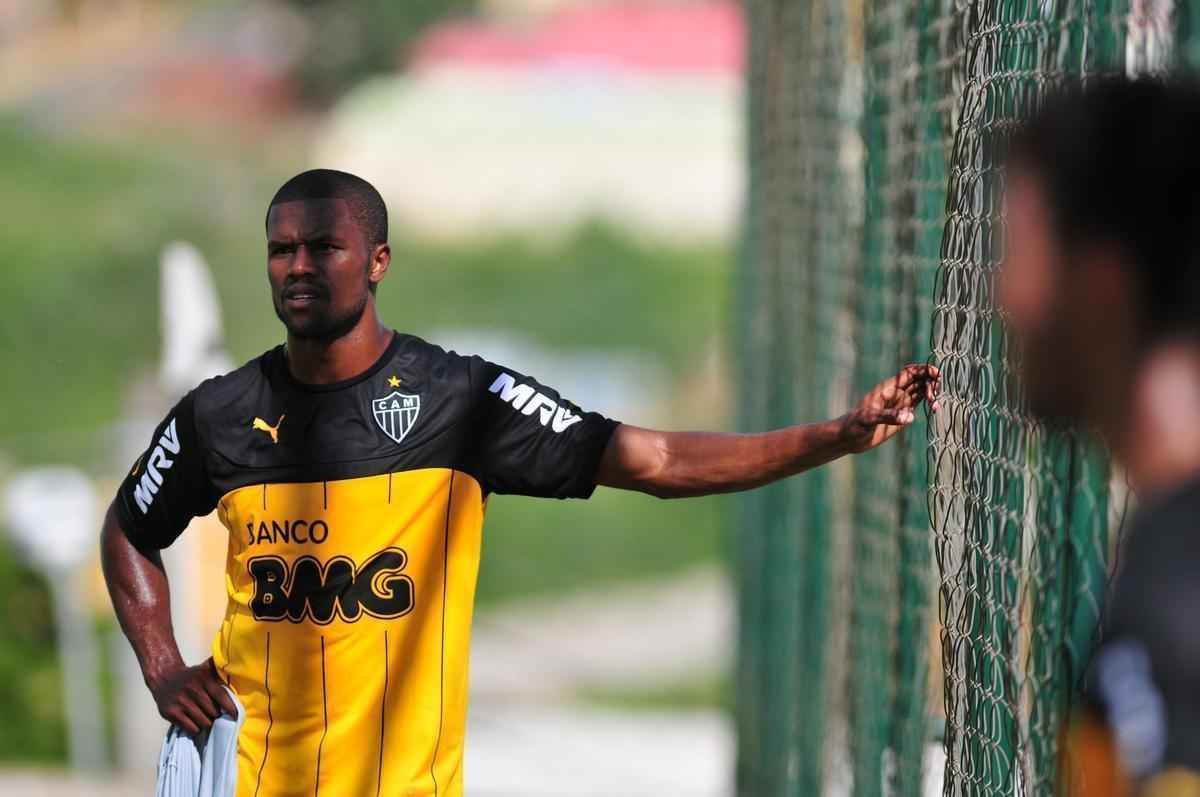 Terceira opo para a lateral direita, Carlos Csar fez nove jogos em 2015