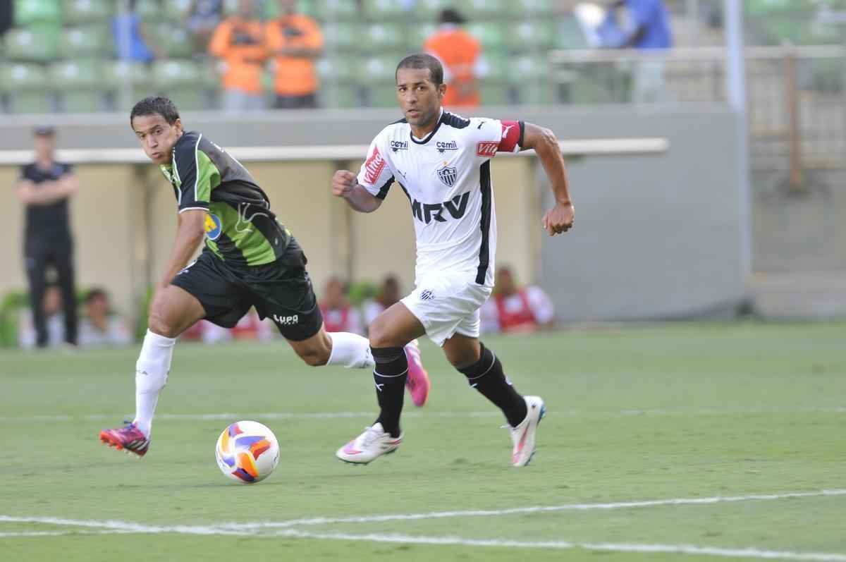 Campeo da Libertadores em 2013, Pierre perdeu espao no time e deixou o Galo em abril. Antes, fez dois jogos pelo clube este ano