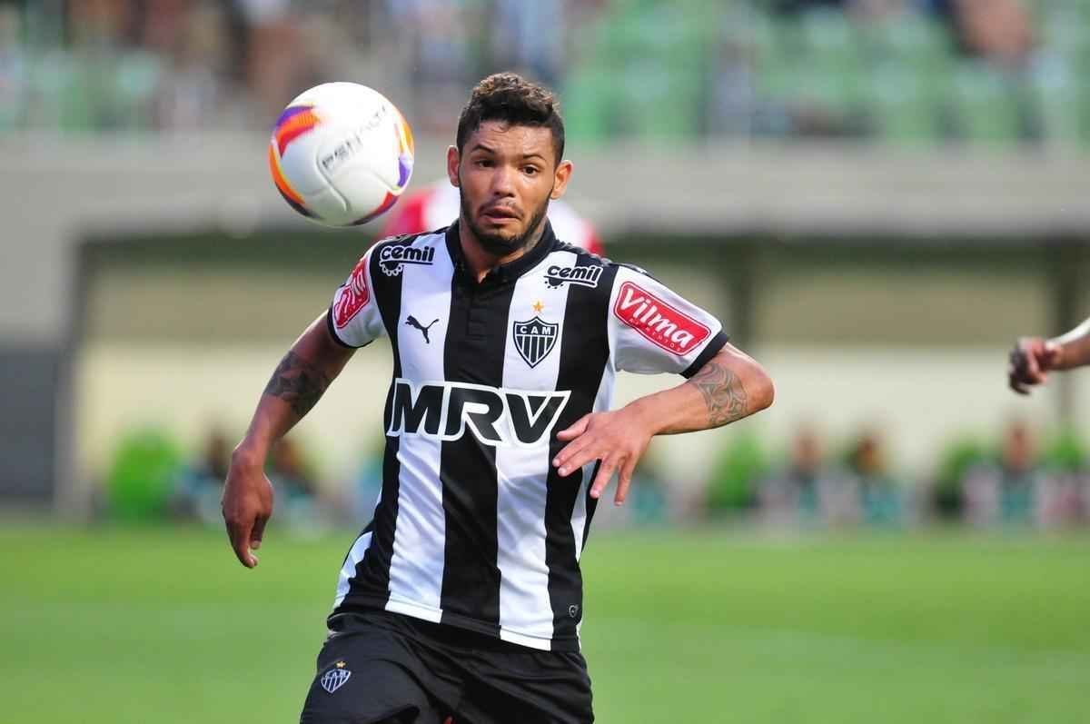 Carlos: 42 jogos, oito gols e trs assistncias na temporada. Foi o reserva mais acionado