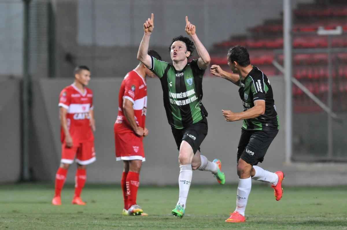 Cristiano (atacante): disputou 15 jogos pelo Coelho e marcou apenas dois gols. Nas poucas chances que teve, tomou trs cartes amarelos e um vermelho.