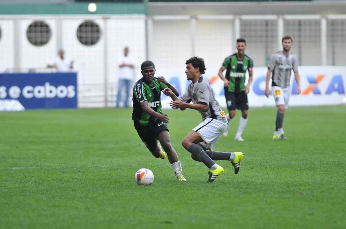 Henrique Santos (armador): dos 17 jogos que fez, apenas quatro foram na condio de titular. Deu uma assistncia e recebeu seis cartes amarelos.