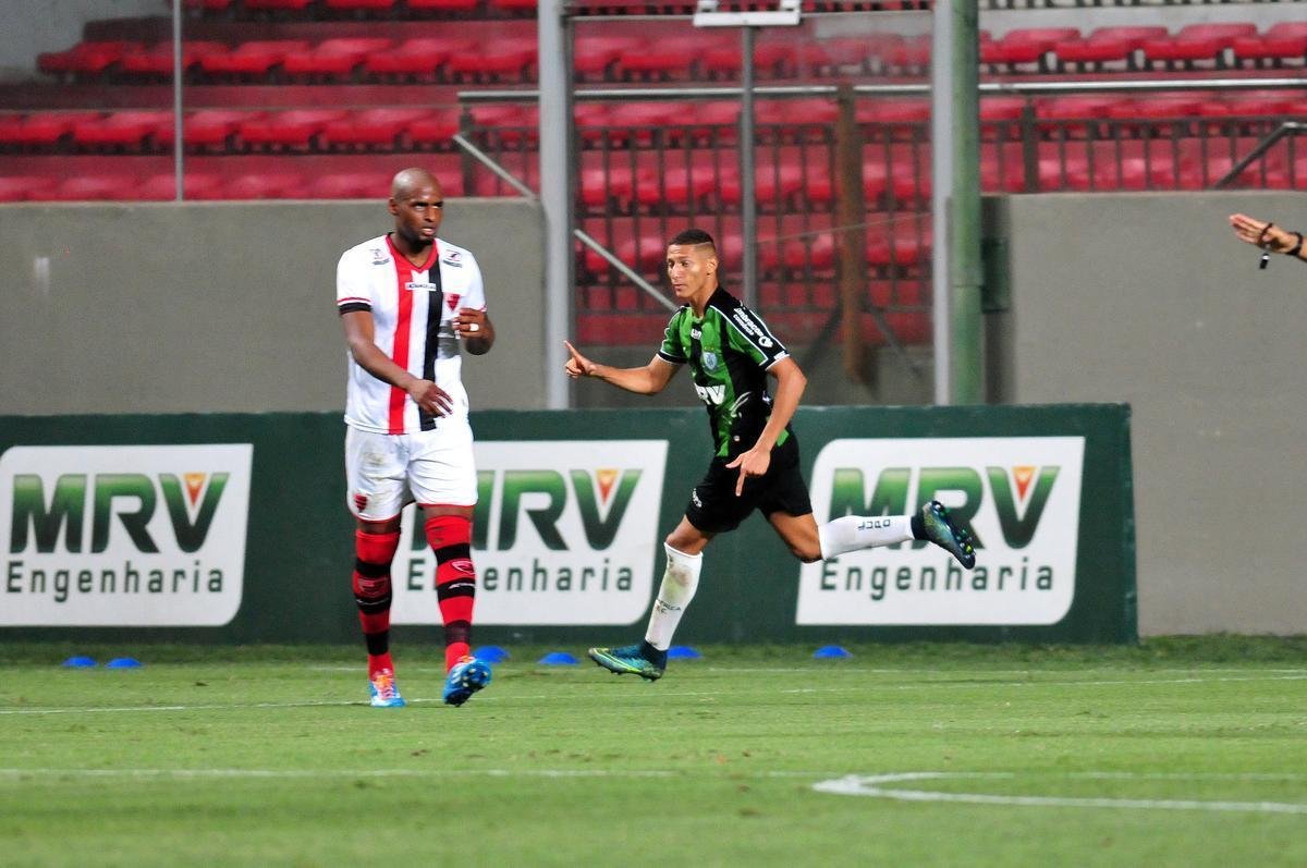 Richarlison (atacante): grande revelao do clube em 2015, o jovem de 18 anos marcou nove gols e deu trs assistncias em 24 partidas na Srie B. Com relao  parte disciplinar, tomou dois amarelos e um vermelho.