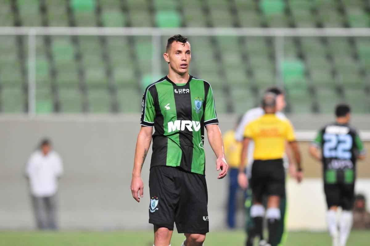 Marcelo Toscano (meia-atacante): foi o destaque alviverde em 2015. Marcou 14 gols e deu 11 assistncias em 35 jogos na Srie B. Ainda foi advertido com seis cartes amarelos.