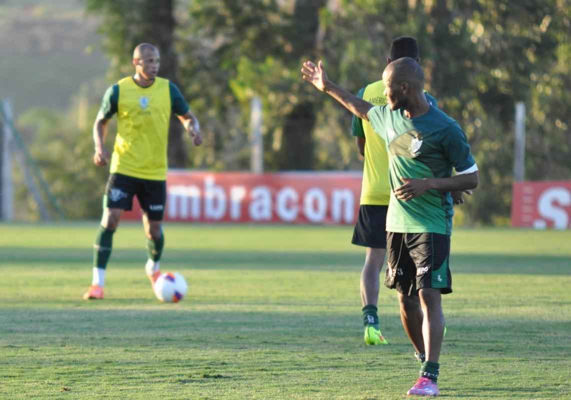 Willie (atacante): outro que rescindiu o contrato pouco tempo depois de ter sido contratado. Fez apenas quatro jogos pelo alviverde.