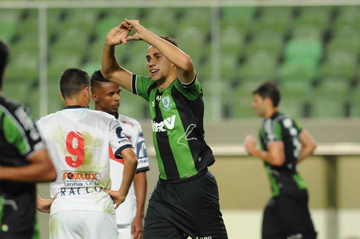 Robertinho (lateral-direito): dividiu a titularidade com Walber. Em 28 partidas, marcou trs gols, recebeu oito cartes amarelos e um vermelho.