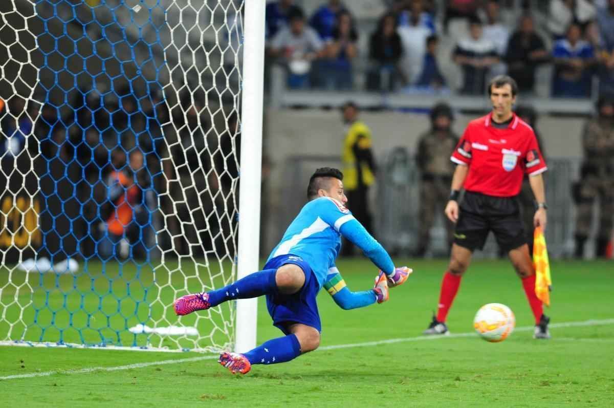 Capito do Cruzeiro, Fbio esteve em campo em 61 jogos da temporada 2015. Ele foi vazado 56 vezes