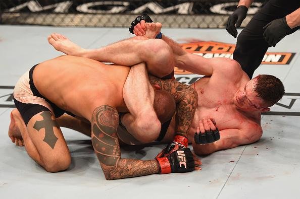 Dustin Poirier venceu Joseph Duffy por deciso unnime 