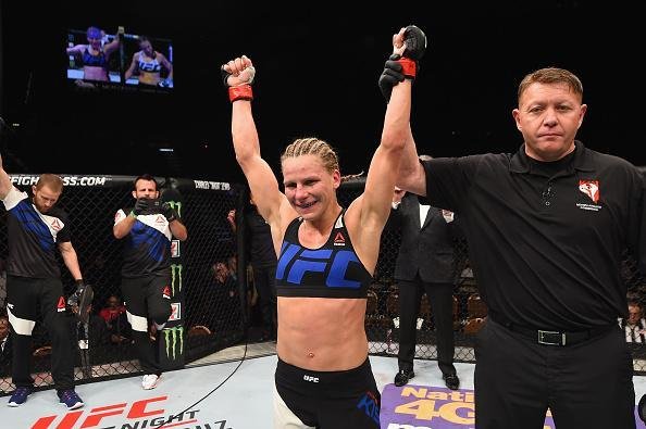 Justine Kish venceu Nina Ansaroff por deciso unnime