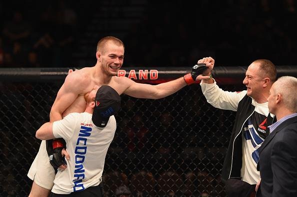 Michael McDonald venceu Masanori Kanehara por finalizao no segundo round