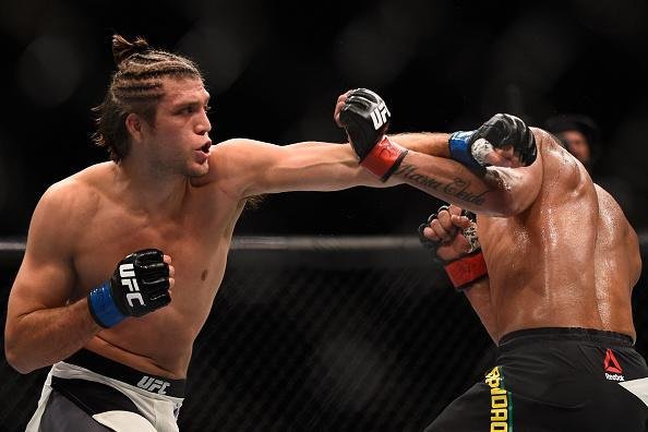 Brian Ortega venceu Diego Brando por finalizao no terceiro round