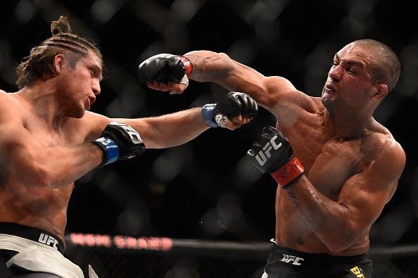 Brian Ortega venceu Diego Brando por finalizao no terceiro round